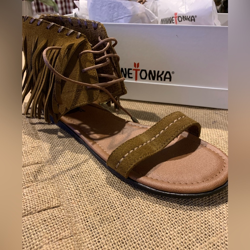 New in Box- Minnetonka Womens Sandals, size 10
